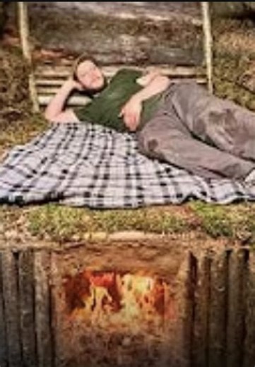 Construí um abrigo de sobrevivência para passar a noite 🪵🌿 #survival #bushcraft #build #sobrevivencia #abrigo