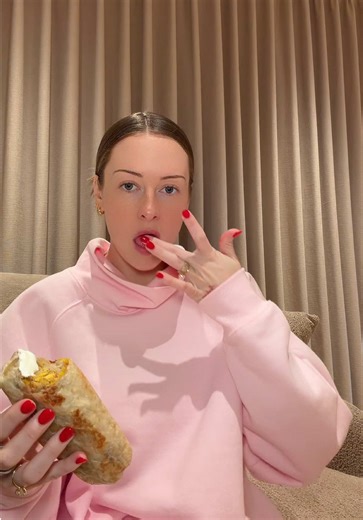 Brooke Schofield (@brookeschofield1)’s video of chloe and brooke