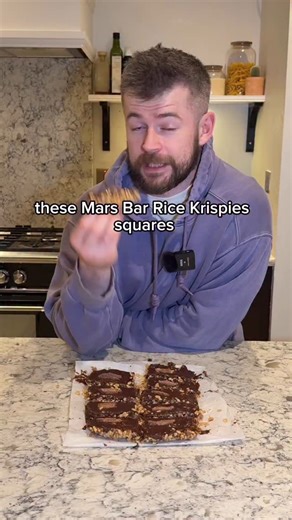 Mars bar Rice Krispie squares 10 servings 168kcal each 10g Protein Ingredients: Base⬇️ 1.5 small Mars bars 10g honey 10g Butter 100g Rice Krispies Topping ⬇️ 3 scoops chocolate whey protein @optimumnutrition 15 squares Dairymilk chocolate 0.5 Mars bar Recipe Workflow ⬇️ - Butter in hot pan - Chop up Mars bar (leave half to the side) - Add to pan and melt down - Measure Rice Krispies - Add Mars bars in with honey and mix - Place in container and in fridge for 90min - Melt chocolate in a bowl over