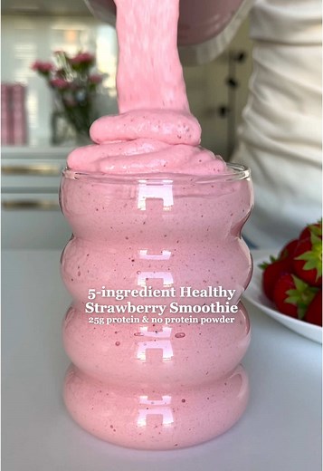Healthy Strawberry Smoothie Recipe with 25g Protein