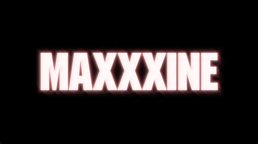 Ella es Maxine Minx, la nueva reina del terror. Mira el nuevo tráiler de #MaXXXine, el capítulo final de la trilogía X de Ti West. No te la pierdas este 4 de julio, solo en cines. | Universal Pictures