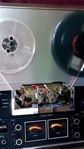 Type: Stereo tape deck Tape speed: 19cm/s, 9.5cm/s, 4.8cm/s Fast-forward / rewind time 2 minutes (when using 370m tape) Maximum reel used: No. 7 (178 mm) Recording system: 4-track stereo and mono Head Used: 1 Recording Head, Playhead x1, Erase Head x1 Recording bias frequency: 160kHz Recording compensation characteristic: JIS (NAB) Standard Total S/N General Tape : 52 dB, SLH tape : 55 dB Overall strain rate: 1.2% Frequency characteristic SLH Tape : 20 Hz ~ 30 kHz (19cm/s) 30 Hz ~ 25 kHz ± 3 dB 