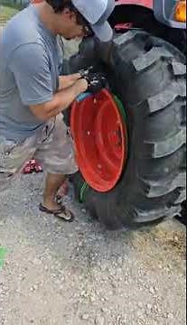 🚜!Cant Believe This Worked!!💪🏼Setting the bead on a tractor tire in place with starting fluid