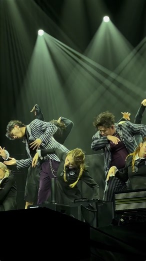 【《全民造星VI 總決賽》63號 Teller x Fatboy@ERROR⟣ 合作項目《Trouble Wednesday》】 就算比其他10強少咗時間排練 但呢位一人一票投返嚟嘅「第11人」絕對冇欺場💜 把握截票時間前最後機會⏱️ 投選你嘅心水冠軍🔥 ► https://kingmaker.viu.tv/vote 將你推嘅星六代送上皇者寶座.ᐟ.ᐟ 📺ViuTV 99台➕網絡平台💻同步現場直播進行中.ᐟ.ᐟ ► viu.tv #ViuTV #全民造星VI #全民造星VI總決賽 #Teller王偉俊 梁業-肥仔 ERROR #UA亞洲聯合財務 #全港最大財務公司 #助你一臂鬆一口氣 #YESSSSSSUA #盡批盡借 Studio City Macau 新濠影滙 #StudioCityMacau | ViuTV