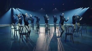 Chicago by Liza Minnelli y The Rockettes, la reconocida compañía de baile de precisión, fundada en 1925, que actúa en el teatro Radio City Music Hall en Manhattan, en Nueva York 👄 | Body Ballet Carolina de Pedro