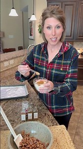 Spiced Candied Pecans RECIPE on dinnerin321.com #pecan #gifts #gift #snack #holiday #easyrecipe #yum
