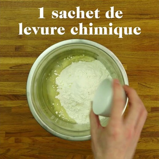 Gâteau au yaourt moelleux sans œufs : simple et bluffant ! 🧁🥄