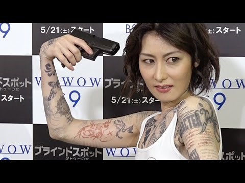 鳥居みゆき 全身タトゥー入れてセクシーアピール WOWOW海外ドラマ『ブラインドスポット タトゥーの女』