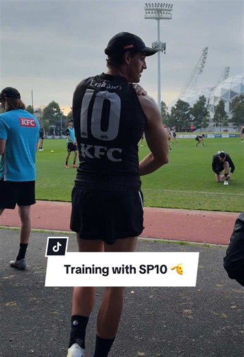 Training with AFL Legend Scott Pendlebury
