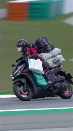 Sehat2pak kurir drpd di spam chat sama wanita se Indonesia 🤣🤣🤣