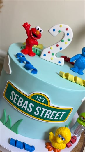 🌸 𝑩𝒆𝒕𝒕𝒚 🌸 on Instagram: "Sesame Street Cake 🎂💙 #sesamestreetcake#cake #cakedecoration #cakeinspiration #cakeartist"