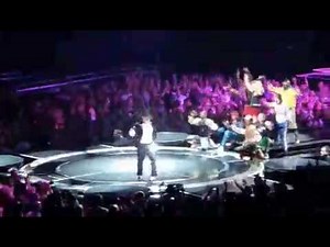 Madonna - Holiday/MJ Tribute - O2 Arena 2009