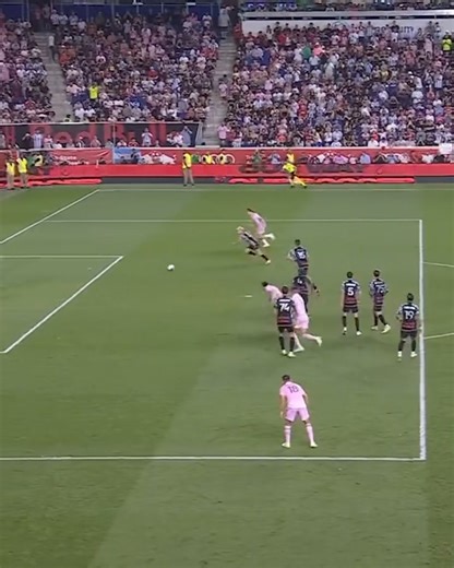 4.4M views · 10K reactions |  Tal día como hoy hace un año, Leo Messi se crea un gol el mismo ante New York RB. ➡️ Fue su primer partido y gol en la MLS con Inter Miami. EL PIBE DE OTRO PLANETA 勞 | Messimaniacos de corazón | Facebook