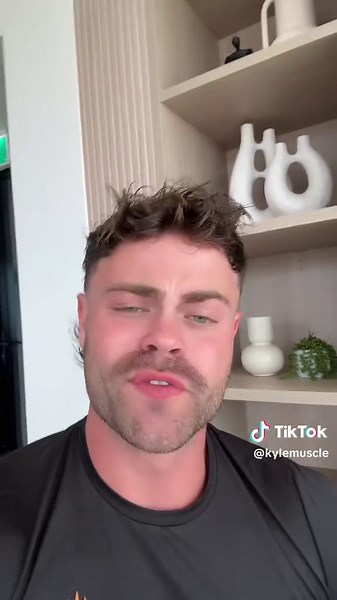 #greenscreenvideo @Zac Perna explains a lot tbh mate Want to build as much muscle as possible? Go apply for coaching 🔱 #gym #fitness #fit #lifting #muscle