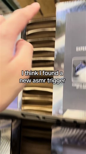 hi guyss!! I’m back from the dead after a month, I apologize for not being active for so long heres some asmr to make up for it!💗 #asmr #fyp #asmrsounds #asmrfyp #lowqualityasmr