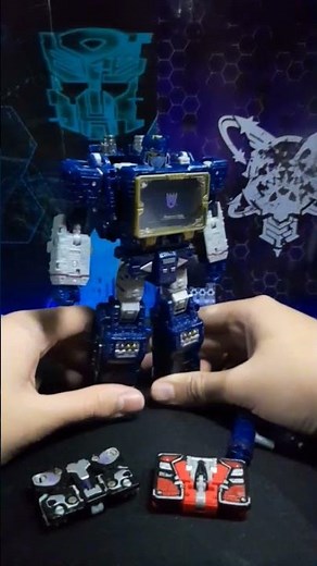 Figure showcase | Legacy Soundwave w/ siege cassette bot #transformers