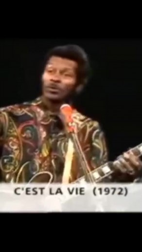 Chuck Berry - (C'est la Vie) You Never Can Tell Live Performance