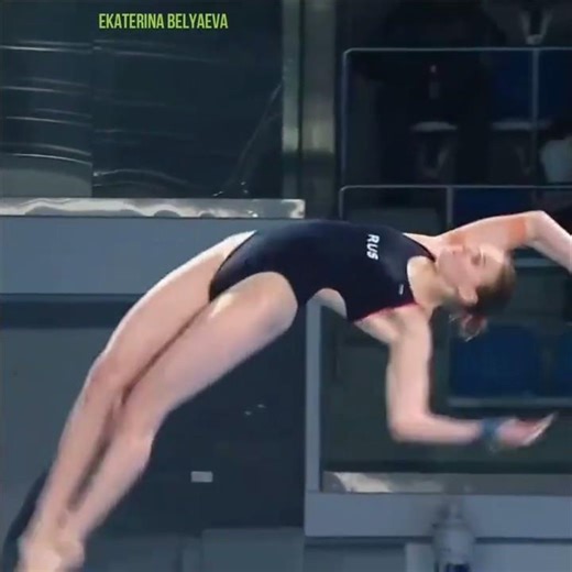 Back Twist Dive #girlsdive #shortsfeed