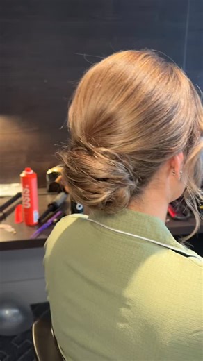 Just had to roll my eyes at how flawless my bride and bridesmaids looked 😂 , what a beautiful day it was getting these gorgeous girls ready @jennie.owens3 it the most stunning bride ever! 😍🥰 Texted hair all around for the beautiful girls. Hair by me @emmawoodshair Makeup @julie.t_mua_ #bride #liverpoolbride #bridalhair #wedding #weddinghair #liverpoolhairstylist #liverpoolhairdresser | Hair by emma woods
