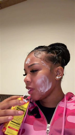 MINIBARBIE❤️‍🔥 (@minibvrbien2)’s video of Doing My Makeup