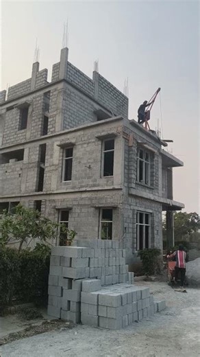 Lifting heavy concrete blocks techniques by using Lift Machine for building construction 🏗️