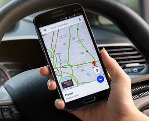 इस तरह करें गूगल मैप स्पीड लिमिट का इस्तेमाल, नहीं कटेगा चालान | how to use google maps speed limit feature | Herzindagi