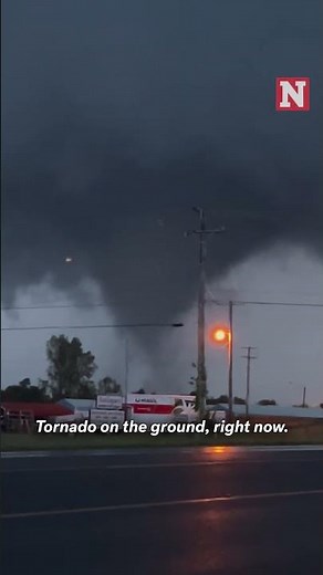 Tornado Chaser Captures Large Twister Touch Down In Kentucky