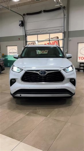 Sherwood Park Toyota on Instagram: "Used Vehicle of the Week 🚙 Meet our 2022 Toyota Highlander Hybrid Platinum, finished in Wind Chill Pearl White with just over 92,000 km on the odometer. This one still has a lot of life left to give and delivers the comfort, efficiency, and confidence Highlander owners love. Highlights include: • Hybrid powertrain for strong fuel efficiency • Platinum trim with premium interior finishes • All-wheel drive for year-round Alberta driving • Heated and ventilated