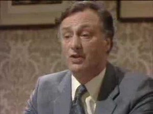 A public inquiry - Yes Minister - BBC