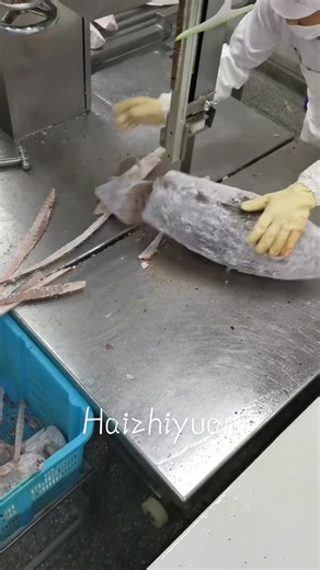 Chunming Zhu on Instagram: "Fish cutting saw#food #seafood #vegetables #fish #machine"