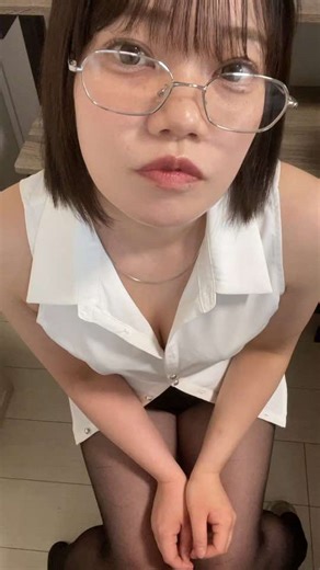 教育する時は、いつでも笑顔でいる、ゆっくり話す、忙しい時でもほほえんで話聞く、その子のペース大切にする、やり方否定しない褒める、メモとる子のときは書き終えるまで次々進まない、自分から聞けない子の時はこちらからアシストする、見守る！みんな各々良さあるし、こちらが学ぶこともあるのに、否定する、上から圧かける、聞けない頼れない状況つくる、頭ごなしな人ばかりだったから私は絶対にしません(⑉･̆-･̆⑉) …悩んでる子多くて本当辛い気持ちわかるから…これからもたくさんお話聞くから職場に頼れなくて辛い時はメンタルケアはましろに任せとき！！ 悩んでる時点で責任感あって問題に向き合うことができる素敵な子なんよ。周りがなんと言おうといい所だけ参考にして自分の気持ちもペースも大事にね🌸 沢山悩み聞かせてもらってたから長文になってごめんね( ߹꒳​߹ )貴方たちは素敵！って伝えたかった！！ #おすすめ #추천 #深夜投稿 #無加工