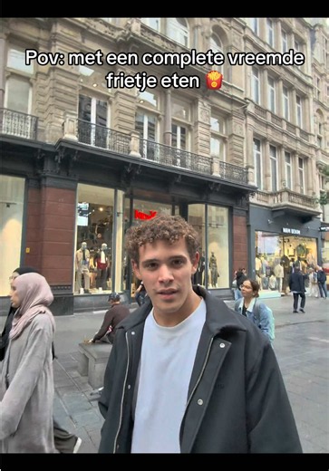 Frietje eten met een vreemde: sociaal experiment met verbindingskaartjes