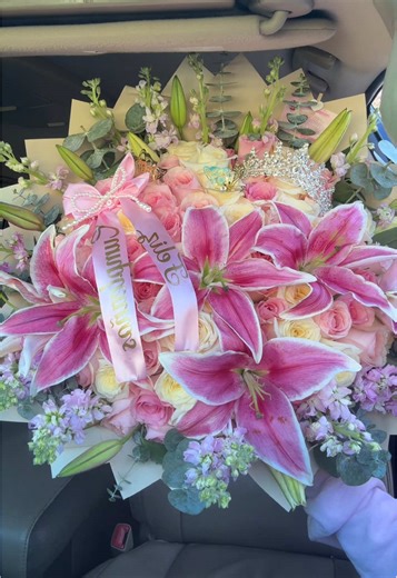 when he knows your favorites are lilies 🌸 insta: isabels_flores #isabelsflores #lilies #blooms #lilybouquet #floristsoftiktok