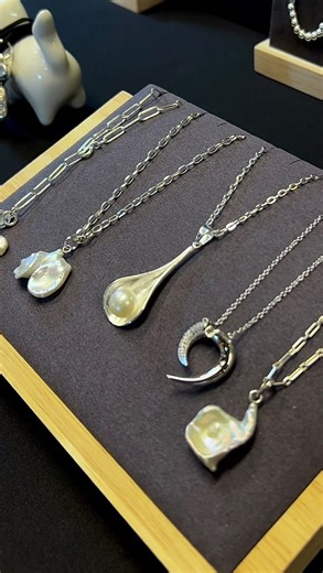 MUR Jewelry on Instagram: "MUR is more than jewelry. Crafted in Japan from the highest-quality silver, every piece carries meaning. MUR is about love — about the way people purr with each other, sharing warmth and closeness. We put all my love into what I create🤍"