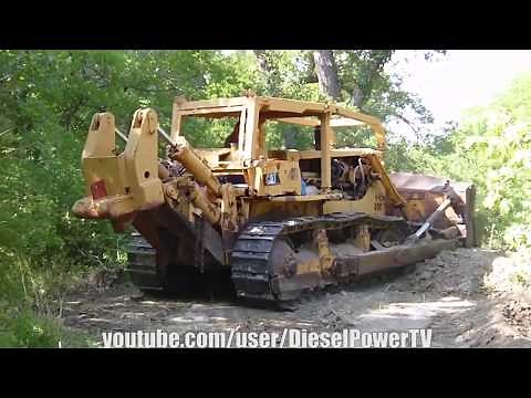 CAT D9G PUSHING TREES & DIRT!!!