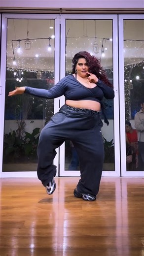 Simran Jat on Instagram: "TEVAR CHECK KARLO 😉 . . Choreography: @simranjat_ Edit : @naeempatelfilms . . #simranjat #tevar #harrdysandhu #punjabi #trending"