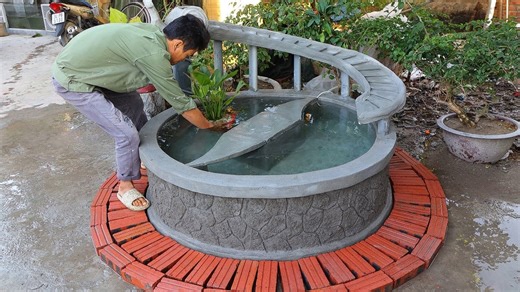 Creative Outdoor Aquarium Fountain with Snail and Stand