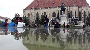 12K views · 53 reactions | În Piața Unirii din Cluj se duc tratative serioase. Formula 1, Real Madrid C.F. sau Tomorrowland? Bogdan, Shurubel și Ionuț își fac prieteni noi, fix acum. Tu în gașca cui te bagi? :) #fwb | Virgin Radio Romania | Facebook