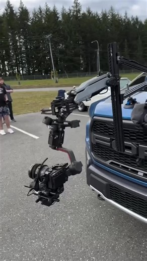 Brandon Woyshnis on Instagram: "Raptor + @movmaxglobal camera arm for them bumpy off-road videos 👀 honestly worked great 😂 #ford #raptor #filmmaking #cameraarm"