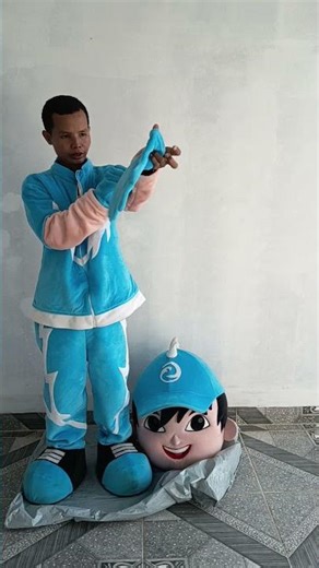 How to wear the BoBoiBoy Air clown costume