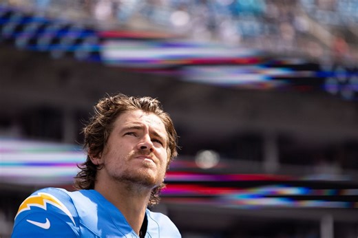 What happened to Justin Herbert? Chargers QB replaced by backup vs Steelers