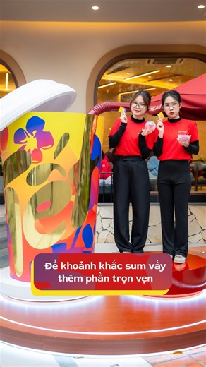 GÓI TRỌN KHOẢNH KHẮC SUM VẦY TẾT NÀY CÙNG HIGHLANDS Tết Bính Ngọ 2026 với Highlands là những khoảnh khắc sum vầy thật đáng nhớ bên người thân, gia đình và bạn bè. ❤️ Cảm ơn bạn đã chọn Highlands làm nơi ghi dấu những kỷ niệm đầu năm, cùng nhau nhâm nhi và trao gửi những lời chúc tốt đẹp nhất. Highlands thương chúc tất cả chúng ta sẽ có một năm 2026 mã phi nước đại và mã đáo thành công 🐎🐎🐎 | Highlands Coffee