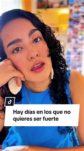 Hay días en los que no quieres ser fuerte. Solo quieres rendirte… y descansar 🖤 Este video es para esos días oscuros, cuando haces todo “bien” y aun así no ves cambios. Aceptar no es rendirse. Seguir, incluso cansada, también es valentía. Si este video te habló, escríbeme en comentarios: ✨ “hoy me cuesta” #paralisisfacial #procesodesanacion♥️ #autocuidado #sanacionemocional #ansiedad