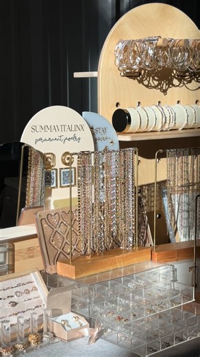 SūmmaVitaLinx- SW Florida Permanent Jewelry Pop-Up Artist on Instagram: "💘 Always here for you! ☀️popping up regularly from Ft Myers to Naples & all the places in between (we see you + love you, Bonita Springs, Cape Coral, Ave Maria & Marco Island) 😘 ➡️ Drop a comment to tell us where you want to see us in our neck of the woods {or beach} ✨⚡️"