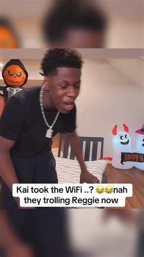Kai took the WiFi ..? 😂😂nah they trolling Reggie now #rakai #kaicenat #tylil #reggie