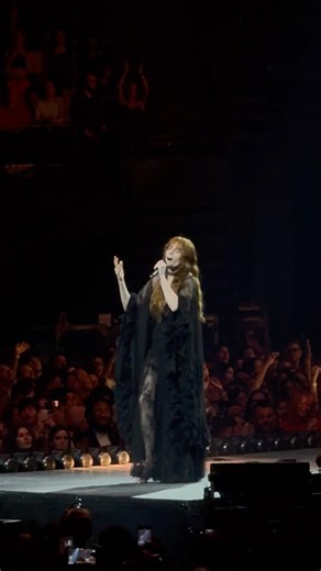 Florence + the Machine in Paris on the Everybody Scream Tour ! #florenceandthemachine #concert