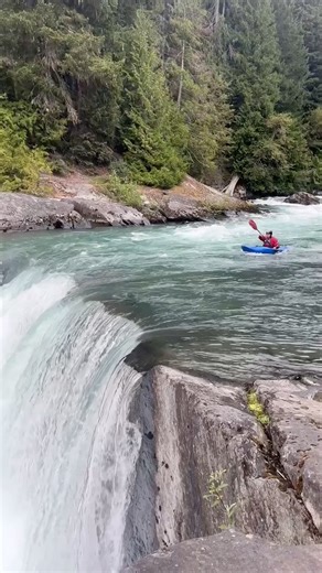 #teamdagger paddler Pedro Rosales paddling his Indra in Canada! #daggerkayaks #teamtestedpaddlerproven #whereverthereswater #backfreewheel #freestyle #whitewater #kayaking #indrawithoutlimits | Dagger Kayaks