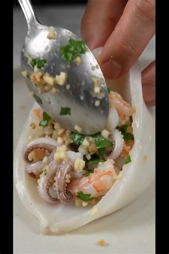 Seafood Stuffed Cuttlefish 🦑| Sepia rellena de marisco #shorts