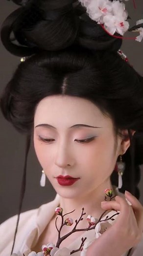 Ancient Chinese Makeup Artistry: Masterpieces in Miniature