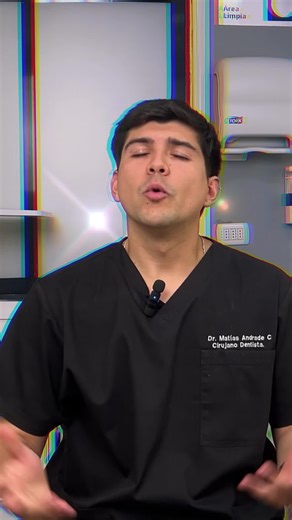¿Cuánto cuesta un blanqueamiento dental? La respuesta real es: depende. Depende de cómo quieres verte. Depende de cuánto pigmento tengan tus dientes. Depende de si necesitas una o varias sesiones. No todos los pacientes parten desde el mismo punto. Café, vino, medicamentos o antiguos golpes pueden influir. Por eso el tratamiento debe ser personalizado. No es lo mismo una sonrisa levemente pigmentada que dientes con manchas más profundas. En el siguiente reel te explicamos los tipos de blanqueami
